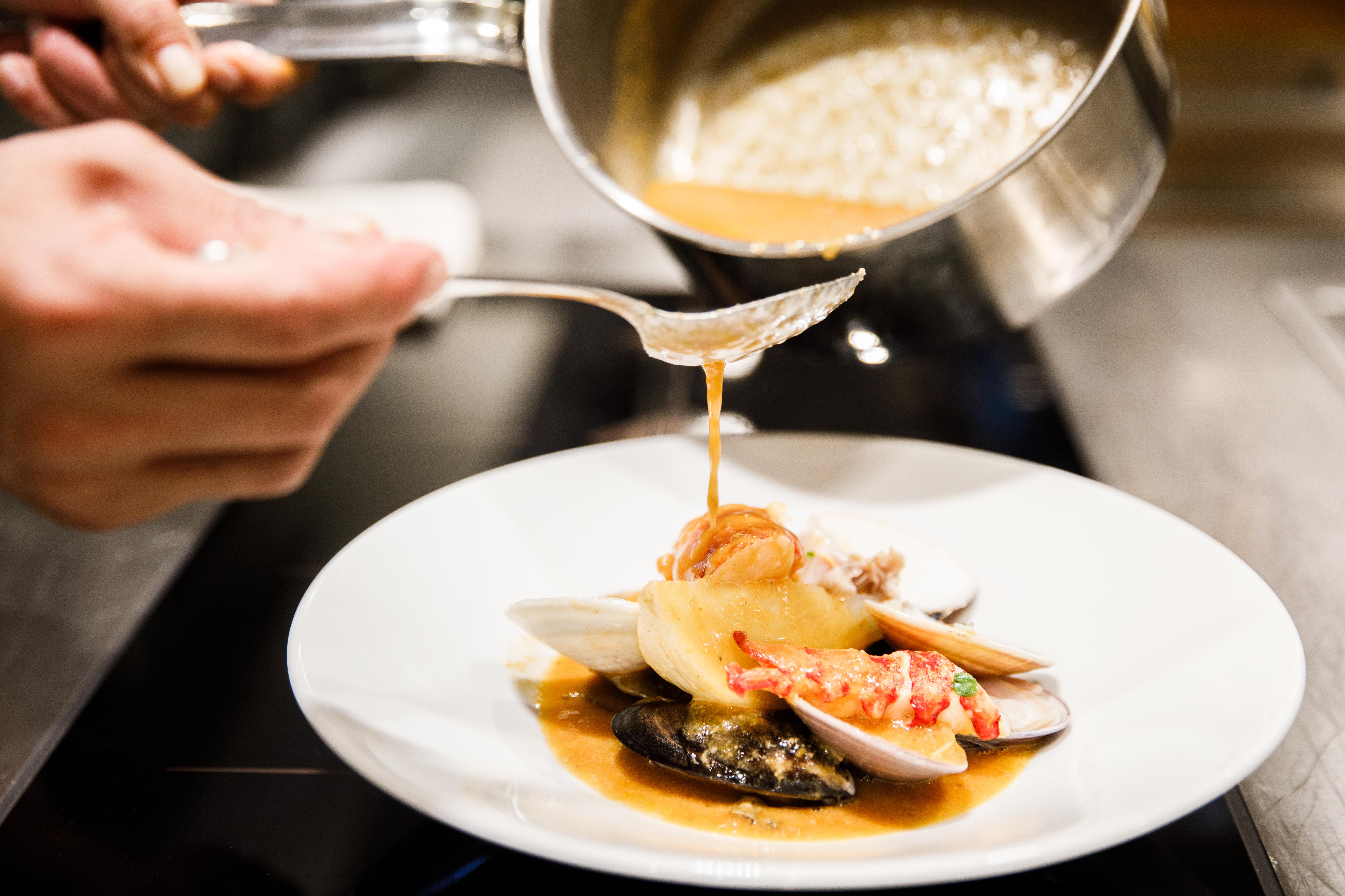 Dhawa Yura Kyoto - Banyan Group Hotel Exterior photo A chef plating a dish